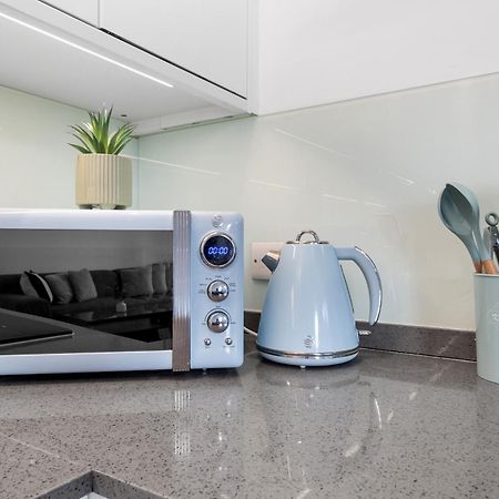 Luxury 4 Bedroom Flat With Stunning Shard View From Terrace In Central London! Next To Station, Sleeps 9 المظهر الخارجي الصورة
