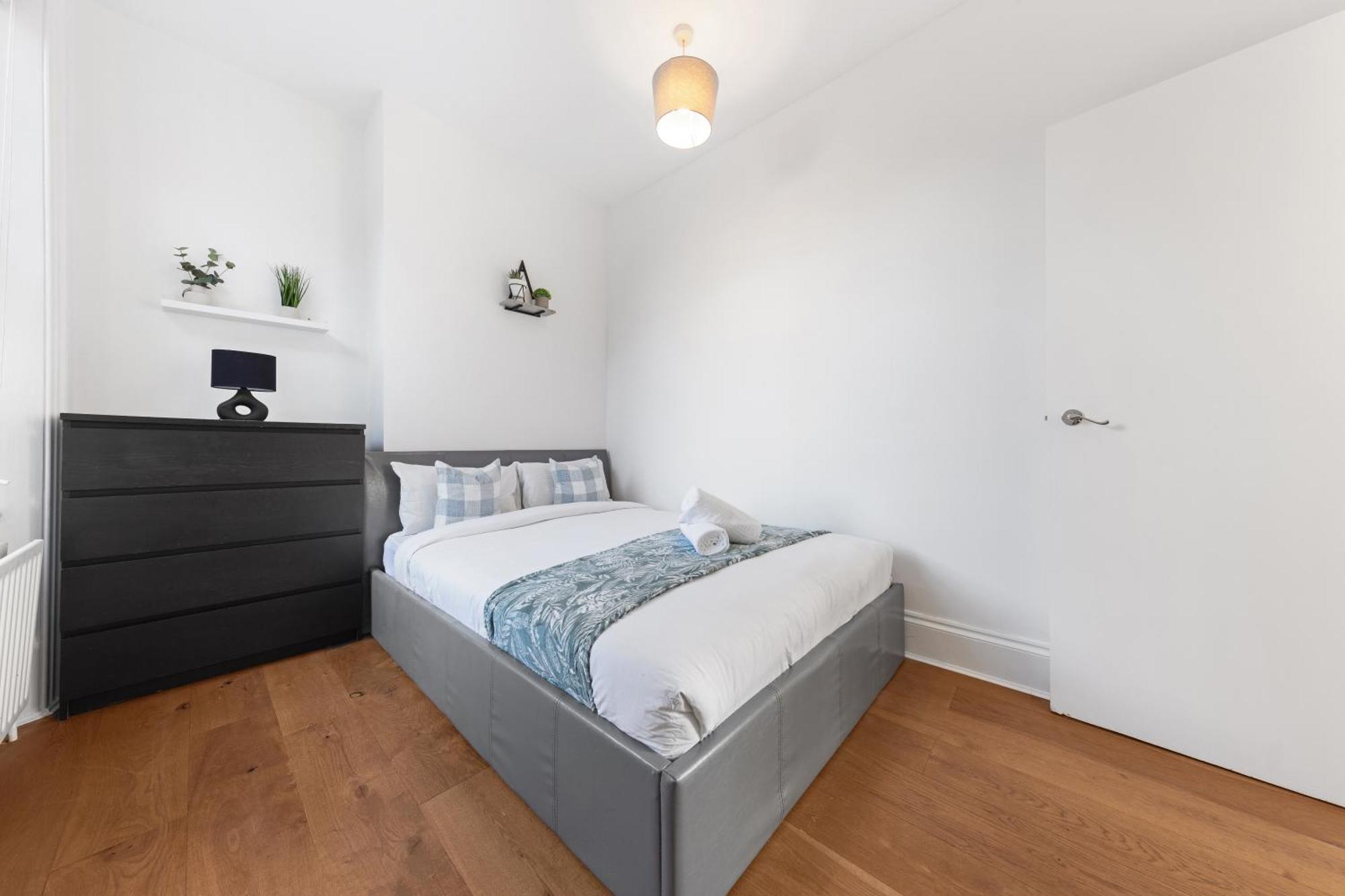 Luxury 4 Bedroom Flat With Stunning Shard View From Terrace In Central London! Next To Station, Sleeps 9 المظهر الخارجي الصورة