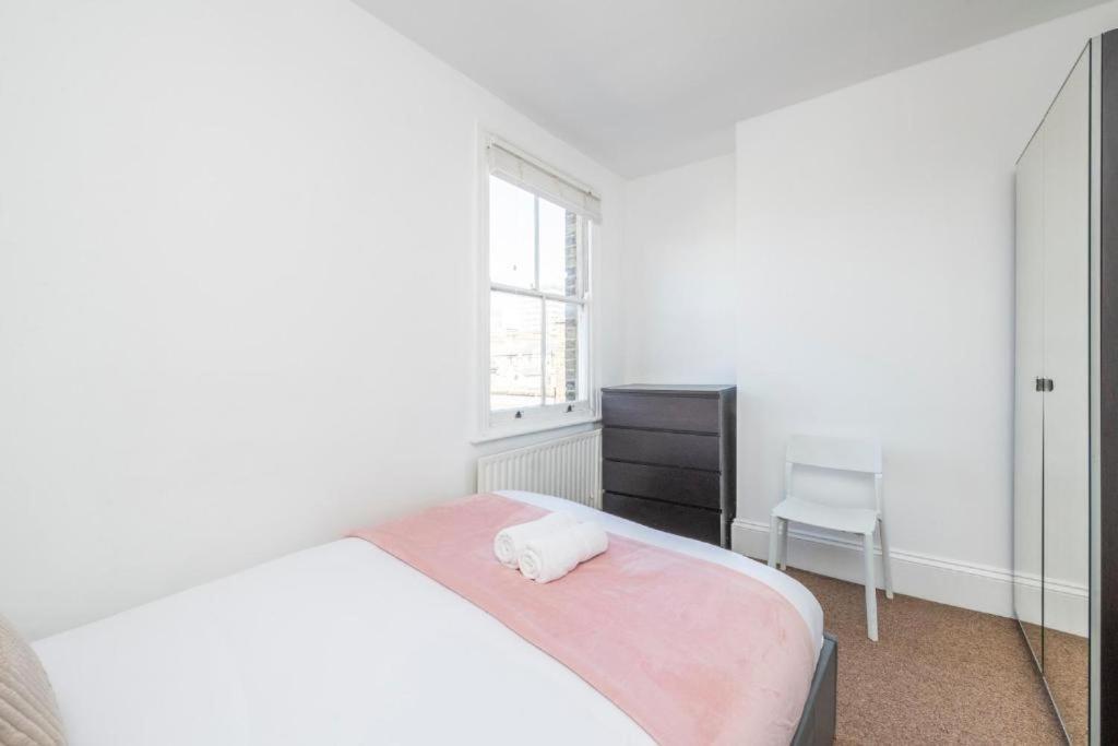 Luxury 4 Bedroom Flat With Stunning Shard View From Terrace In Central London! Next To Station, Sleeps 9 الغرفة الصورة