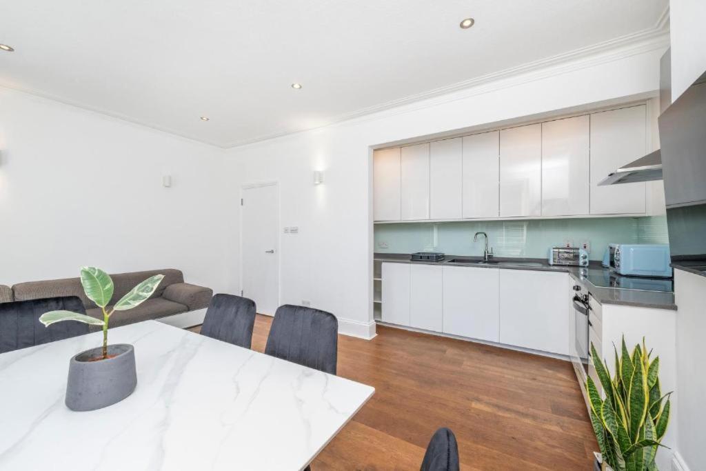 Luxury 4 Bedroom Flat With Stunning Shard View From Terrace In Central London! Next To Station, Sleeps 9 الغرفة الصورة