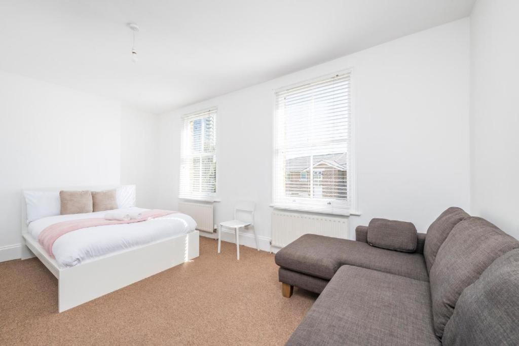 Luxury 4 Bedroom Flat With Stunning Shard View From Terrace In Central London! Next To Station, Sleeps 9 الغرفة الصورة