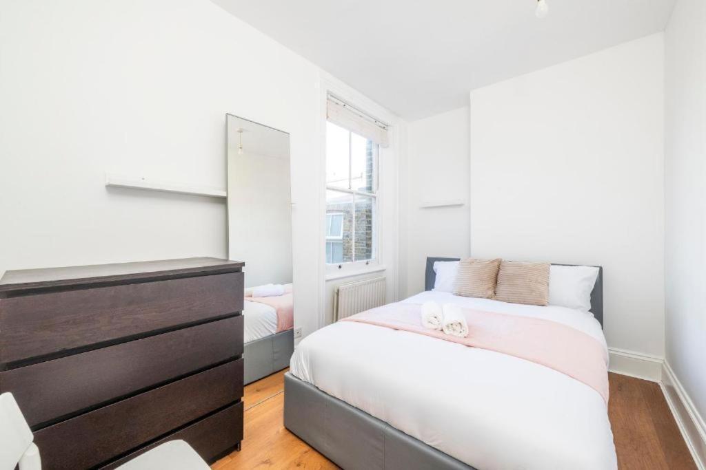 Luxury 4 Bedroom Flat With Stunning Shard View From Terrace In Central London! Next To Station, Sleeps 9 الغرفة الصورة